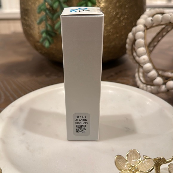 14.8ML. RESTORATIVE EYE TREATMENT BY ALASTIN SKINCARE - Picture 3 of 4